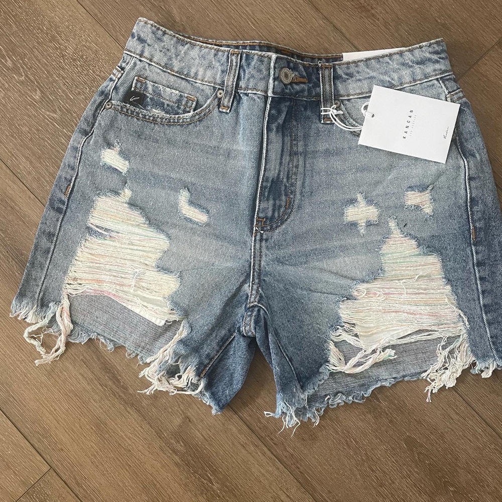 HIGH RISE RAINBOW THREADS SHORTS